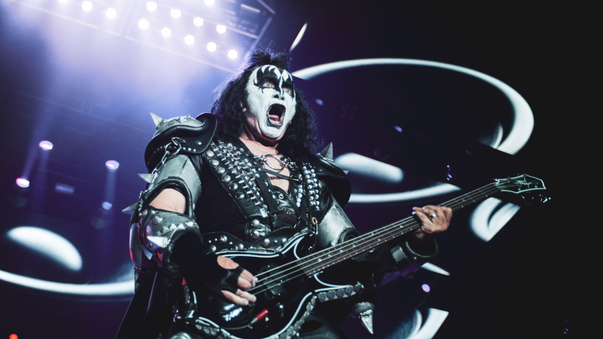 gene-simmons-(kiss)-indigna-a-internet-por-su-comentarios-en-un-concurso-de-baile:-“tienes-a-una-bella-mujer…”