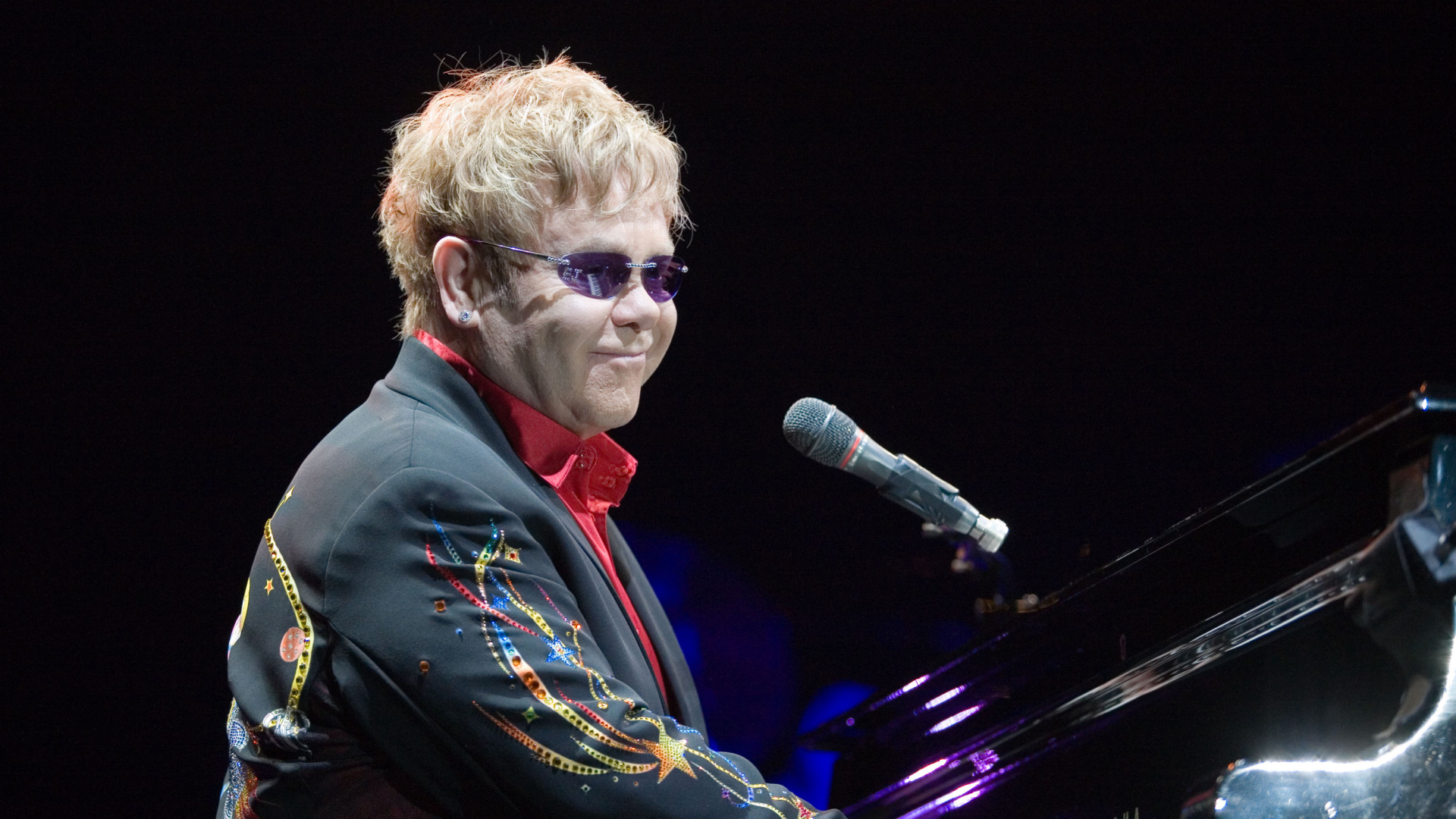 elton-john-regresa-al-escenario-tras-su-jubilacion:-canta-este-hit-con-una-gigante-del-pop