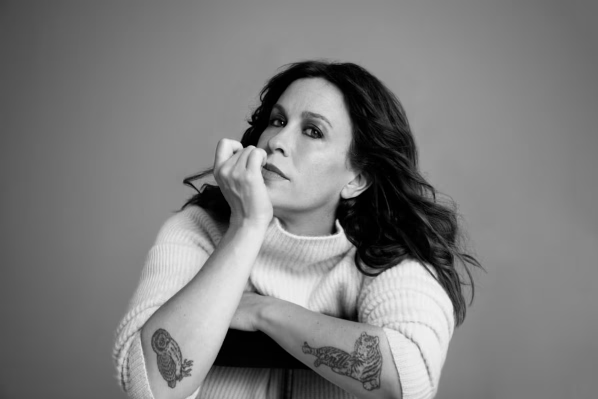 alanis-morissette-revela-que-no-hubo-una-“hermandad”-de-artistas-femeninas-en-los-anos-90