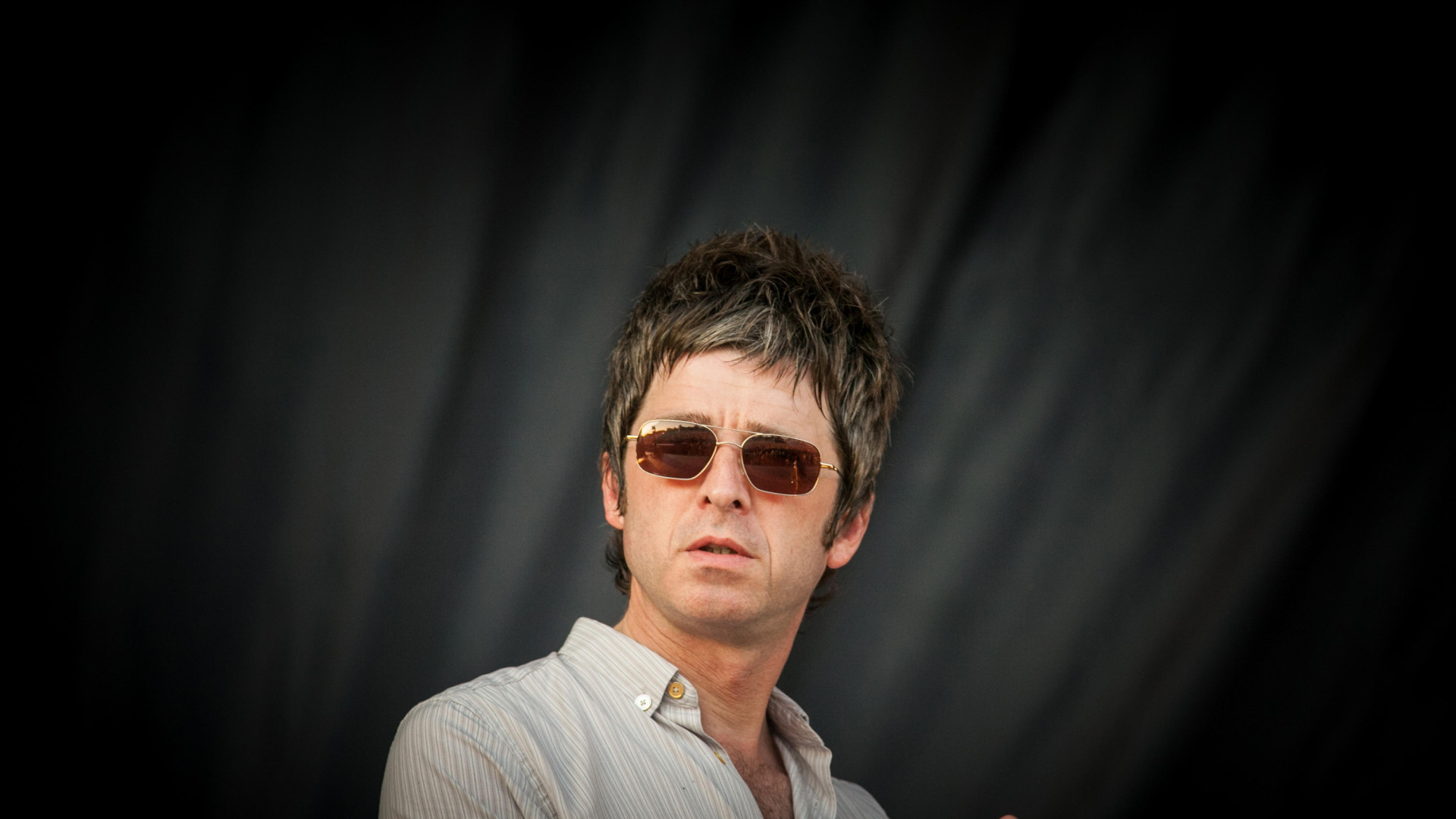 noel-gallagher-(oasis)-vende-su-casa-en-ibiza-porque-no-puede-soportar-tener-a-este-cantante-de-vecino:-“sus-canciones-de-mierda”