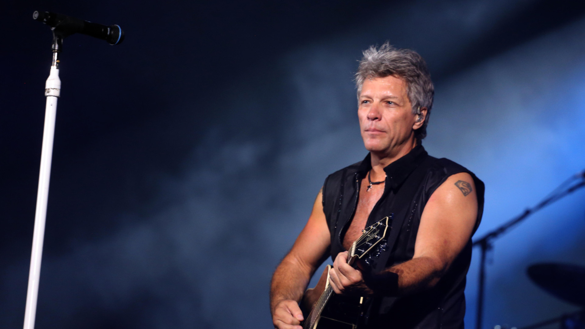 bon-jovi-y-su-primera-oportunidad-en-la-radio:-la-demo-de-«runaway»