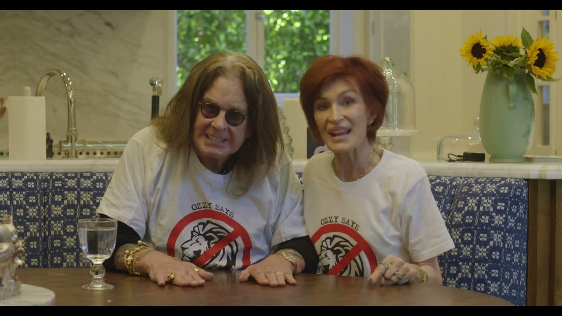 ozzy-y-sharon-osbourne,-tajantes:-“el-mejor-regalo-de-navidad:-un-futuro-libre-de-estos-maniacos-enfermos”