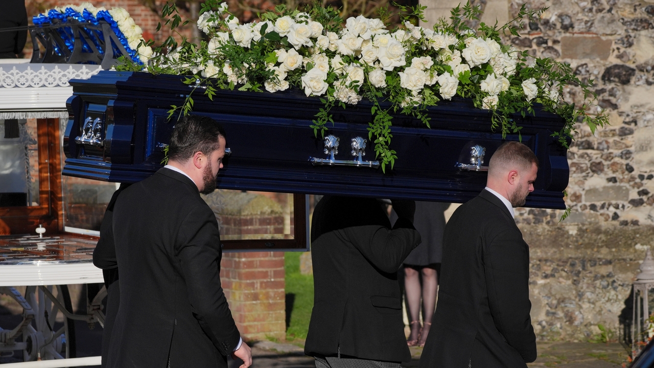 harry-styles-y-el-resto-de-miembros-de-one-direction-despiden-a-liam-payne:-las-fotos-del-funeral