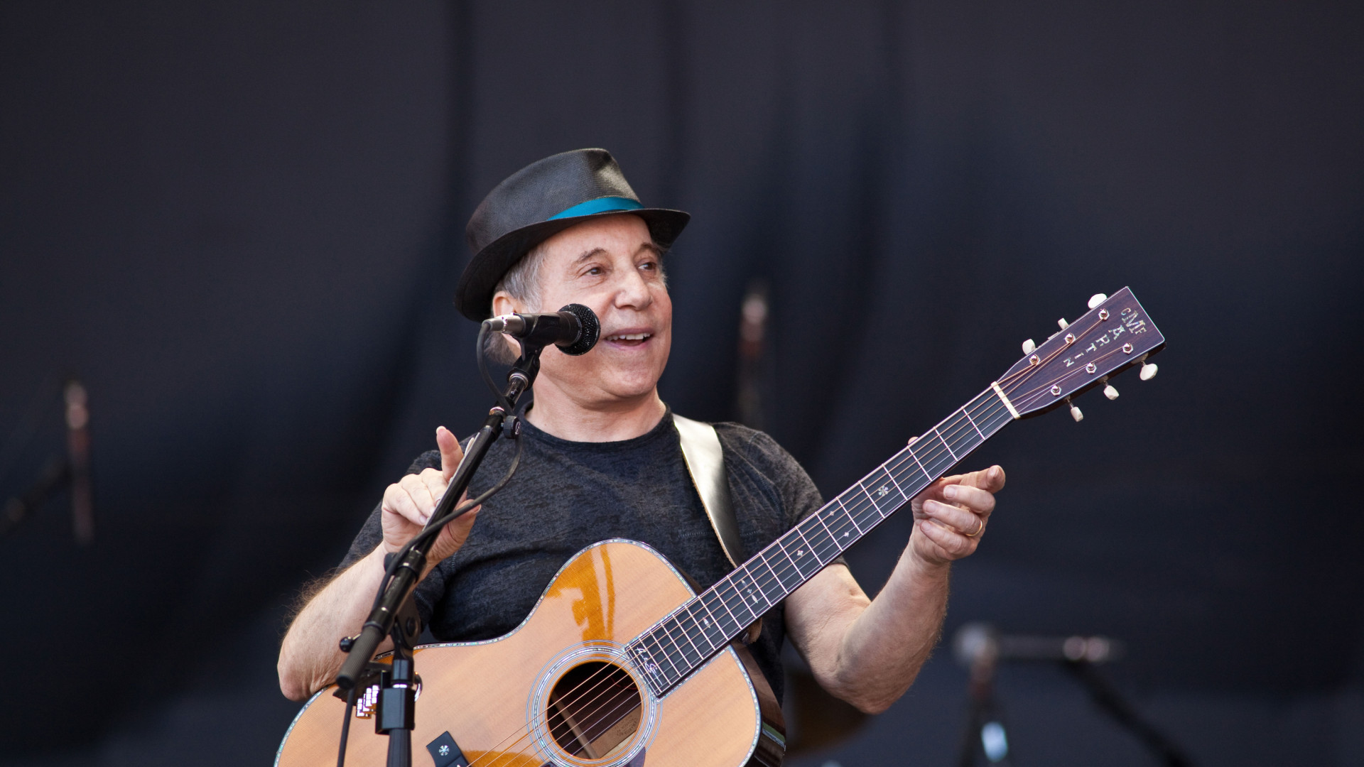 paul-simon-se-sincera-sobre-como-es-actuar-estando-casi-sordo:-“no-creo-que-la-creatividad-se-detenga-con-la-discapacidad”