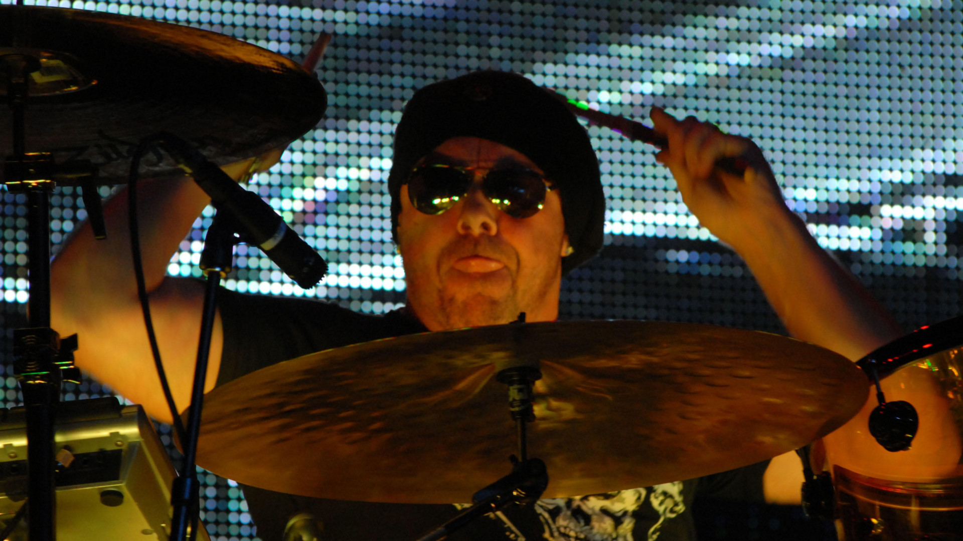 jason-bonham-habla-despues-de-“ser-despedido”:-“mentiria-si-te-dijera-que-no-me-dolio”