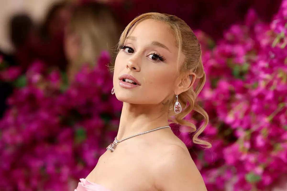 ariana-grande-lanzara-una-version-extendida-de-su-ultimo-album