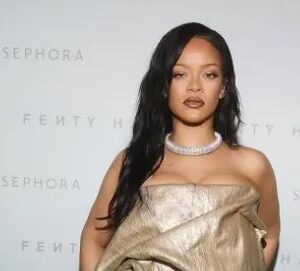 polemica-y-rumores-con-el-ultimo-vestido-de-rihanna