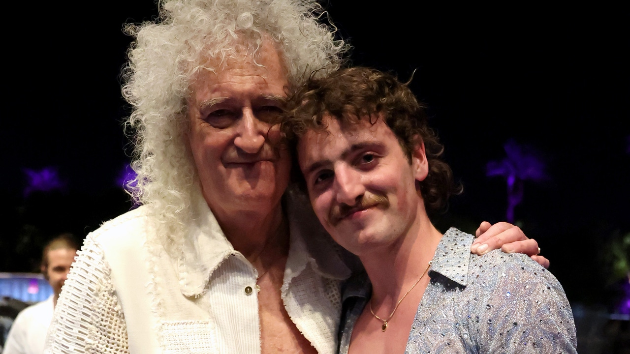 benson-boone-se-burla-del-publico-del-coachella-tras-su-interpretacion-de-‘bohemian-rhapsody’-junto-a-bryan-may
