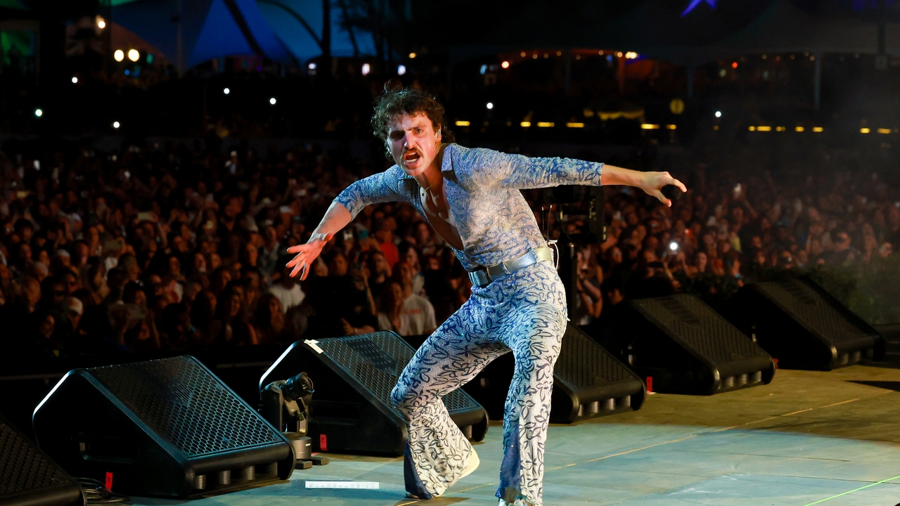 benson-boone-trollea-al-publico-del-coachella-en-su-segundo-concierto