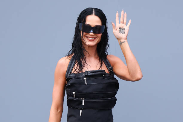 katy-perry-se-convierte-en-androide-voladora