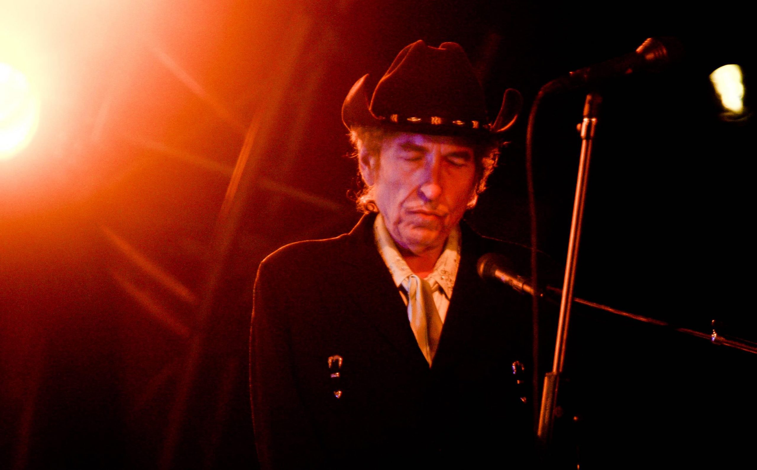 bob-dylan-sorprende-con-una-version-de-«garden-party»-en-california