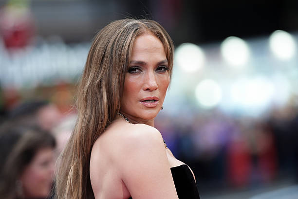 jennifer-lopez-se-mete-en-lios-por-subir-fotos-de-paparazzis-sin-permiso