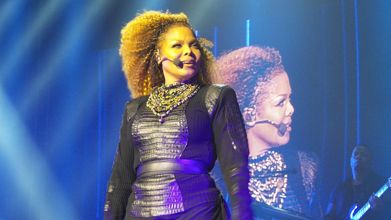 janet-jackson,-gloria-estefan,-jlo-y-rod-stewart…-¡los-artistas-kiss-brillan-con-sus-actuaciones-en-los-ama-2025!