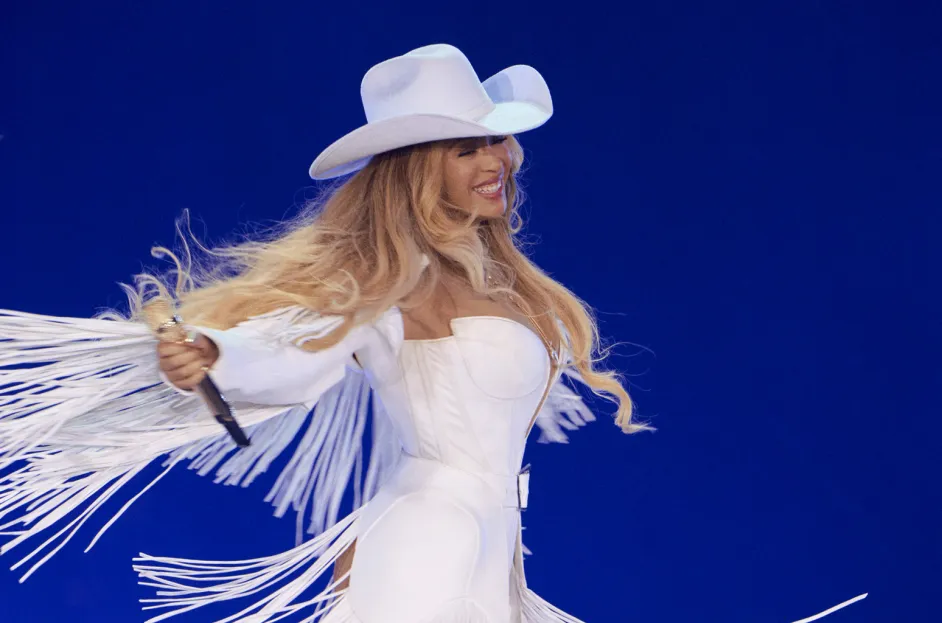 beyonce-revela-en-pleno-concierto-que-una-pareja-espera-un-nino