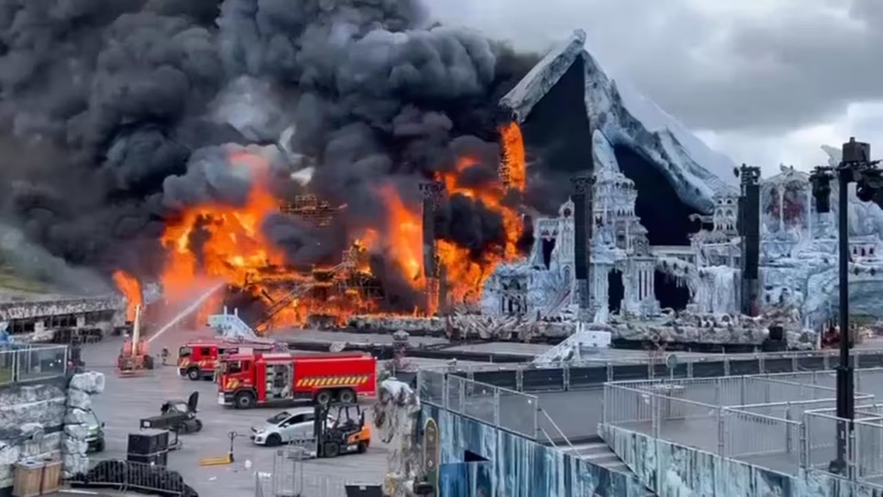 un-grave-incendio-arrasa-el-escenario-principal-del-tomorrowland-2025