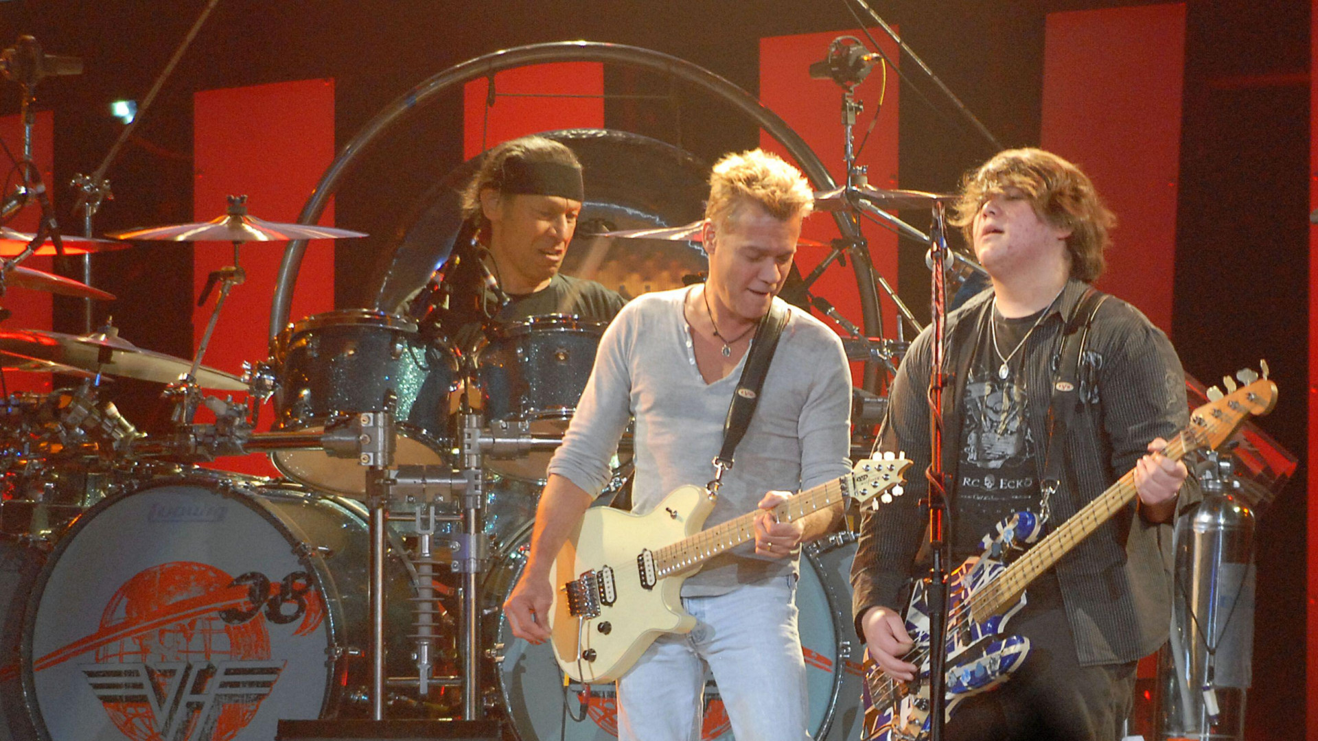 asi-suena-“unfinished”-la-colaboracion-final-entre-eddie-y-alex-van-halen