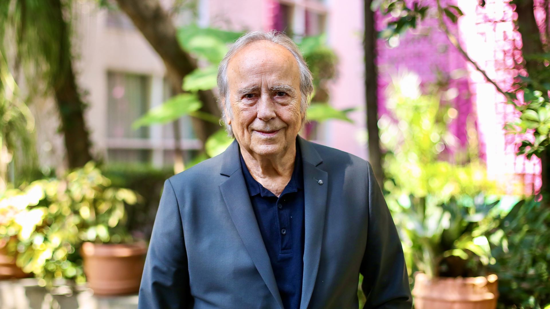 serrat-recibido-con-honores-en-mexico