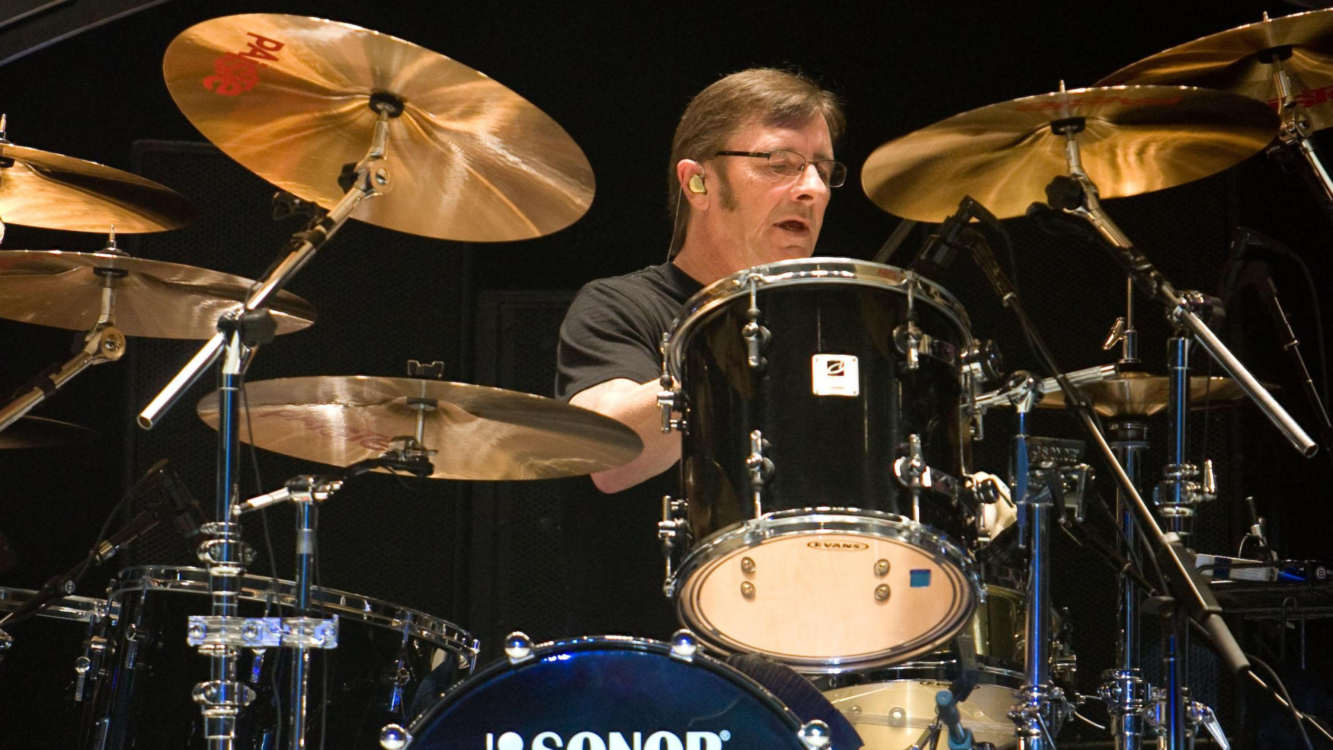 phil-rudd-vuelve-a-tocar-ac/dc:-hace-sonar-este-himno-de-la-banda-en-directo