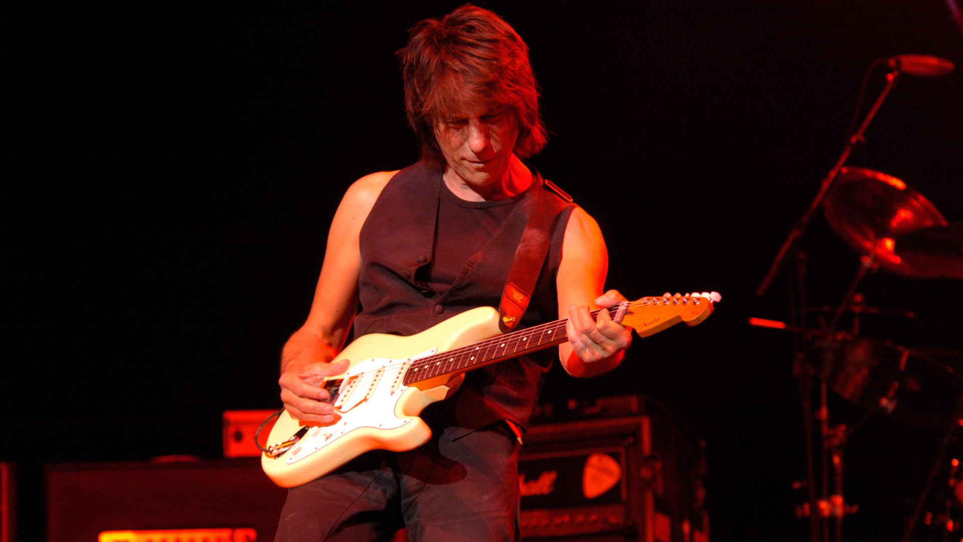 la-viuda-de-jeff-beck-saca-a-subasta-mas-de-100-instrumentos-de-su-marido:-la-valoracion-es-millonaria