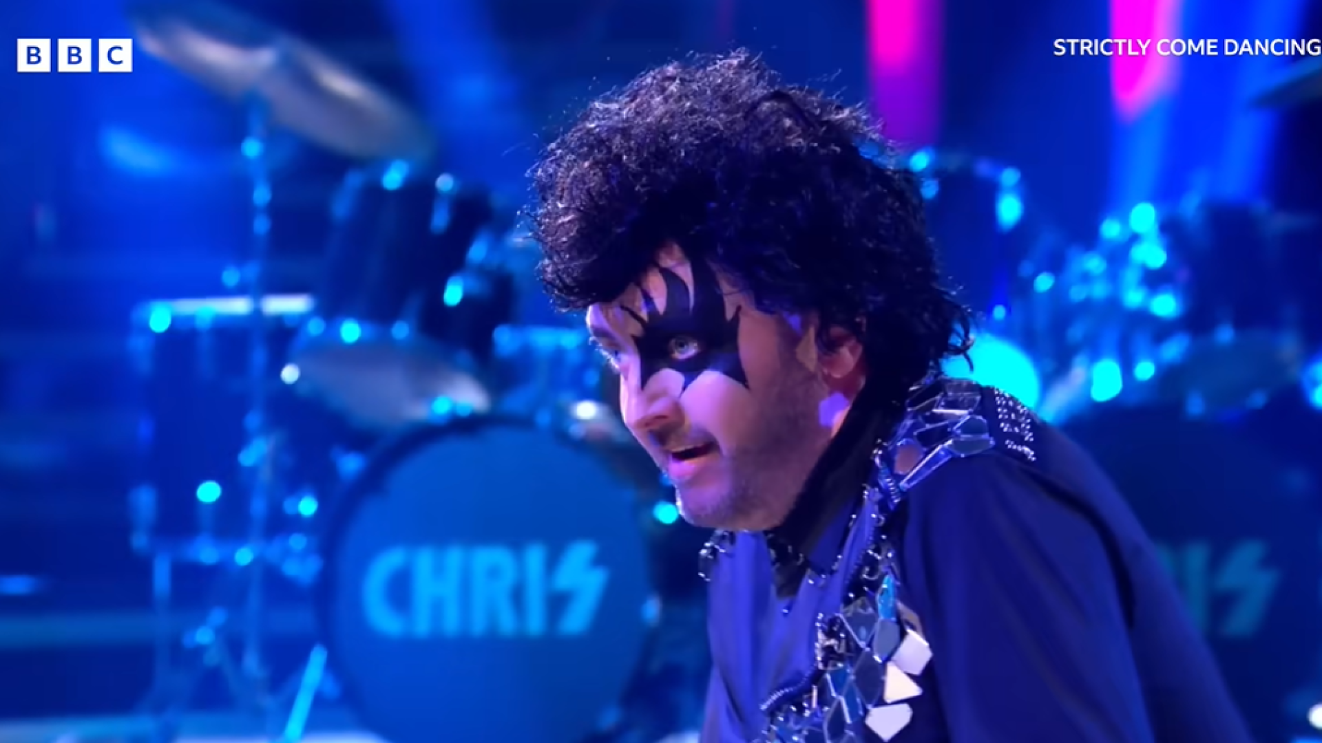 un-comico-ciego-causa-furor-bailando-a-ritmo-de-kiss:-¿quien-es-chris-mccausland?