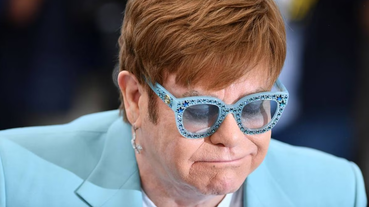 elton-john-afirma-que-no-ve-nada-por-su-ojo-derecho