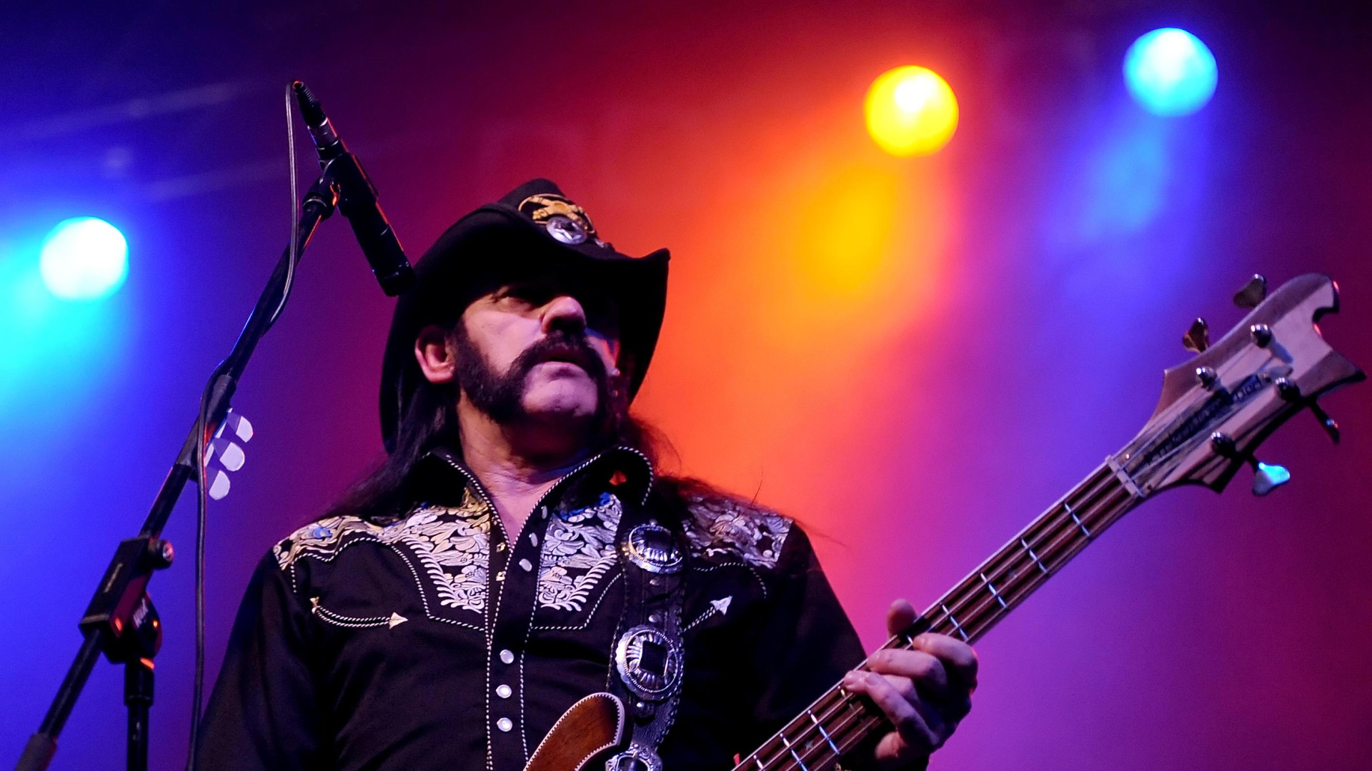 lemmy-ya-tiene-un-lugar-de-reposo-permanente:-es-lo-menos-parecido-a-un-cementerio-que-te-puedes-imaginar
