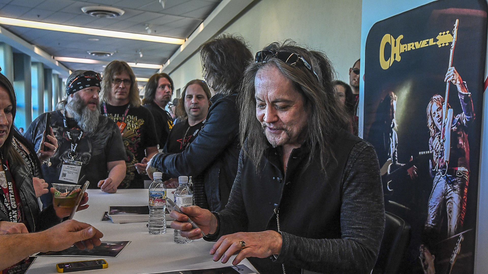jake-e.-lee-(ozzy-osbourne)-desvela-toda-la-verdad-sobre-la-noche-en-la-que-fue-tiroteado:-“estaba-apuntando-a-mi-perro”