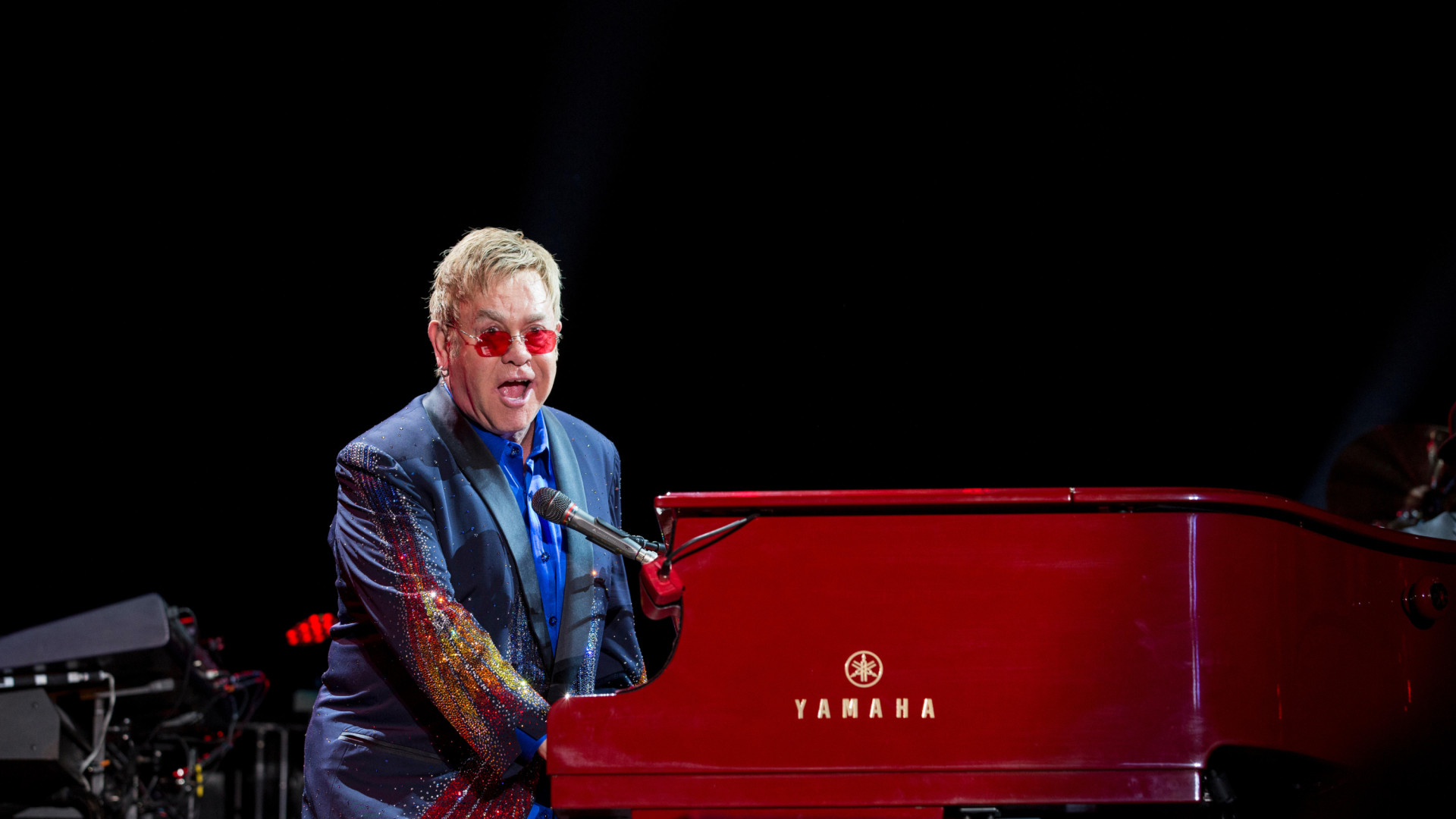 elton-john-lo-reconoce:-“he-perdido-la-vista”