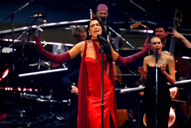 dua-lipa-lanza-su-primer-album-en-directo