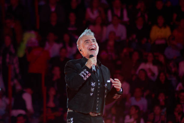 alejandro-fernandez-inaugura-el-starlite-christmas-en-madrid