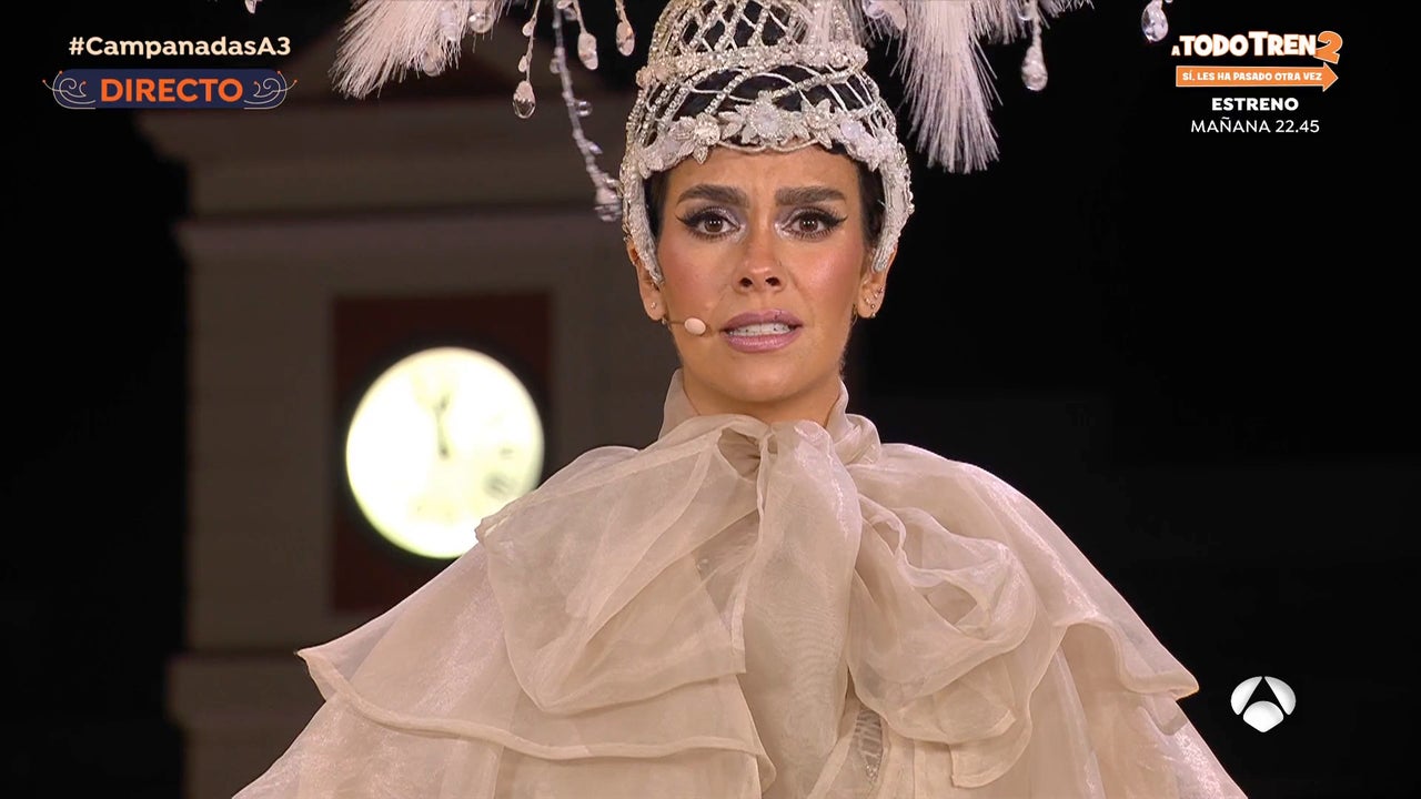 un-vestido-joya-con-gotas-de-leche-materna:-el-significado-del-traje-de-cristina-pedroche-en-las-campanadas