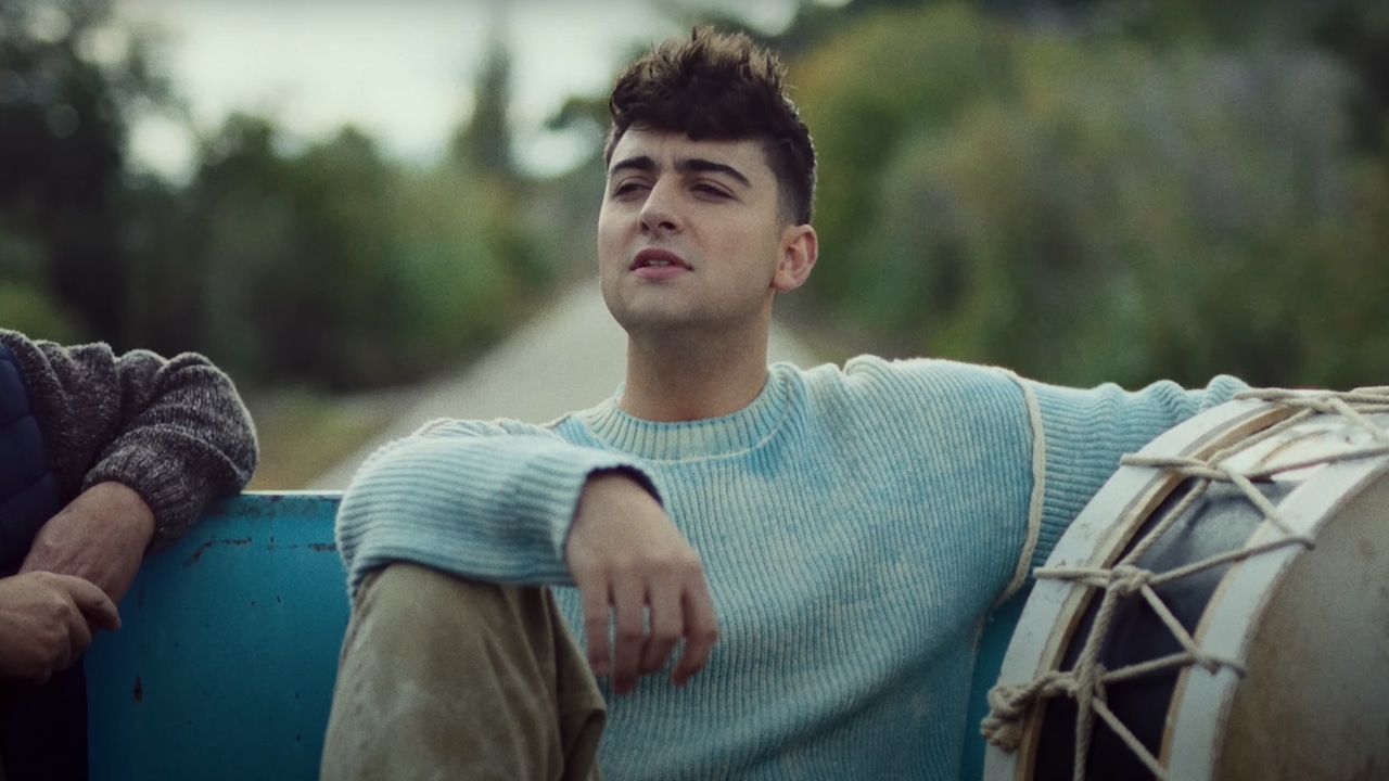 juanjo-bona-se-envuelve-en-sus-raices-con-‘recardelino’,-su-album-debut