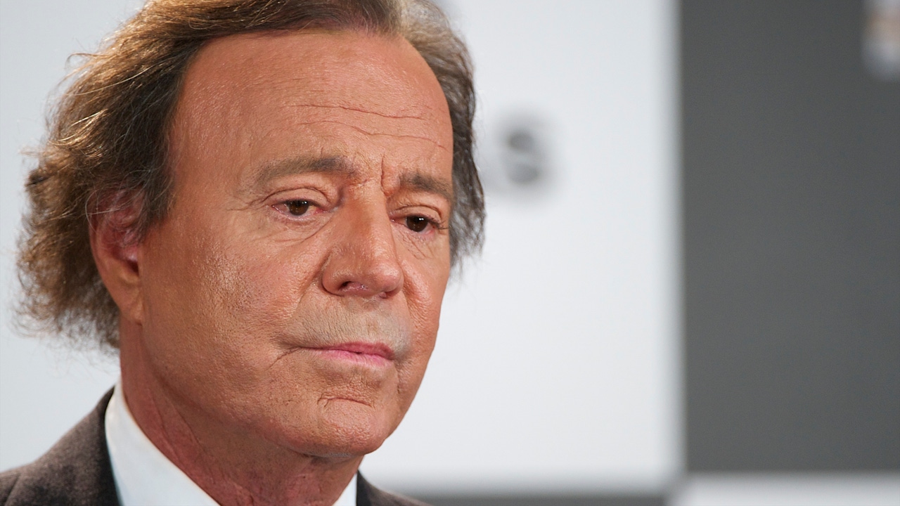 julio-iglesias-padece-un-tumor-benigno-que-le-afecta-a-la-movilidad
