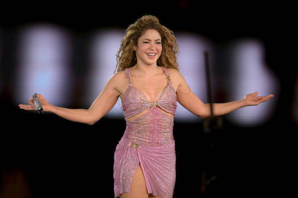 shakira-no-solo-canta:-su-gira-arrasa-en-estadios-y-dinamiza-la-economia-local
