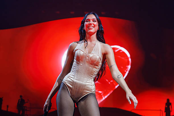 dua-lipa-se-marca-un-daft-punk-en-lyon-y-vuelve-a-conquistar-europa