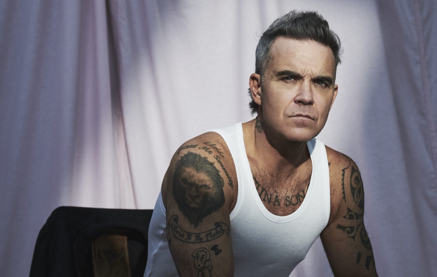 robbie-williams-sorprende-a-su-publico-y-sube-al-escenario-con-wiley,-lethal-bizzle-y-scorcher
