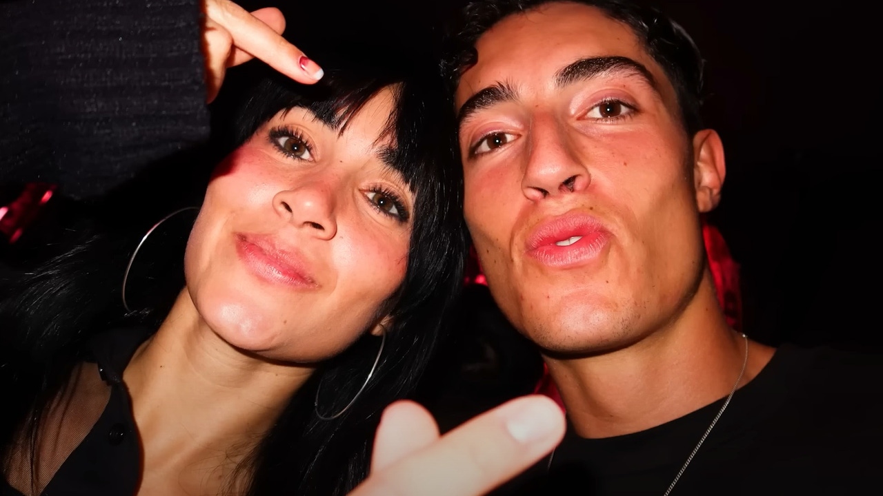 la-historia-de-amor-entre-aitana-y-plex:-de-coincidir-en-japon-a-bailar-‘las-babys’