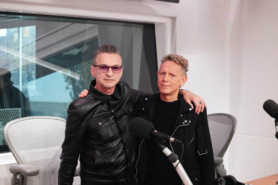 depeche-mode-estrena-«m»,-su-homenaje-mas-intimo-a-la-muerte