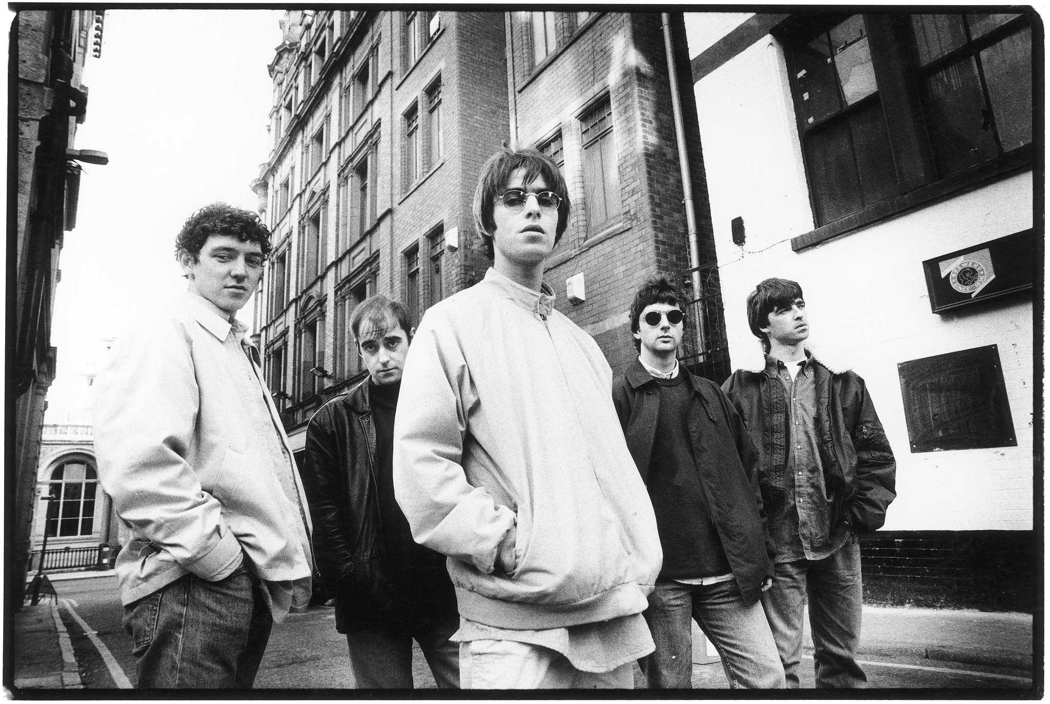 oasis-vuelve-al-numero-1-en-reino-unido-con-time-flies…-1994-2009