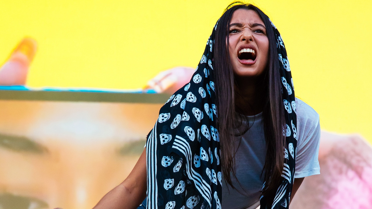 polemica-en-el-festival-riverland:-bb-trickz-irrumpe-en-el-concierto-de-metrika-y-le-quita-el-microfono