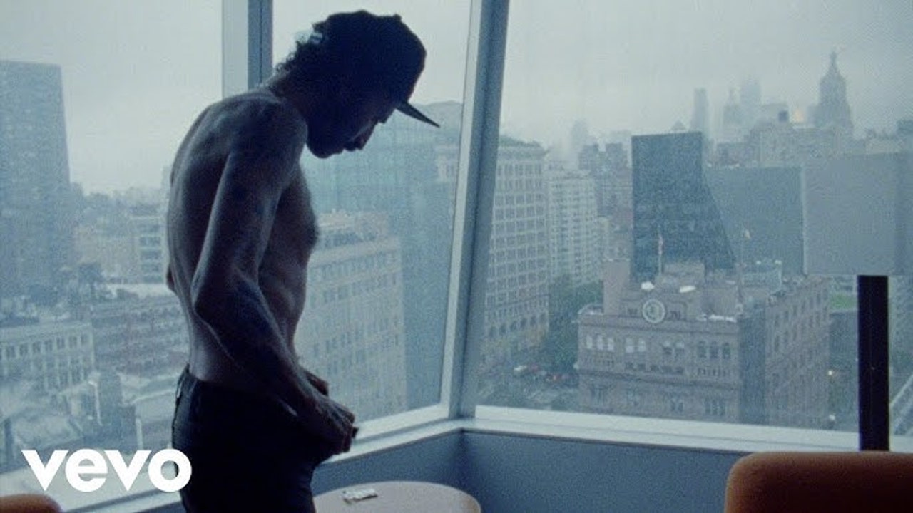 leiva-nos-ensena-su-mundo-en-la-letra-y-el-videoclip-de-‘hasta-que-me-quede-sin-voz’