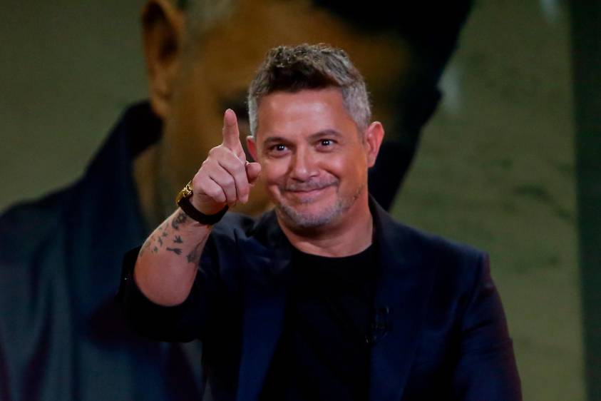 alejandro-sanz,-homenaje-entre-fuego-y-tradicion