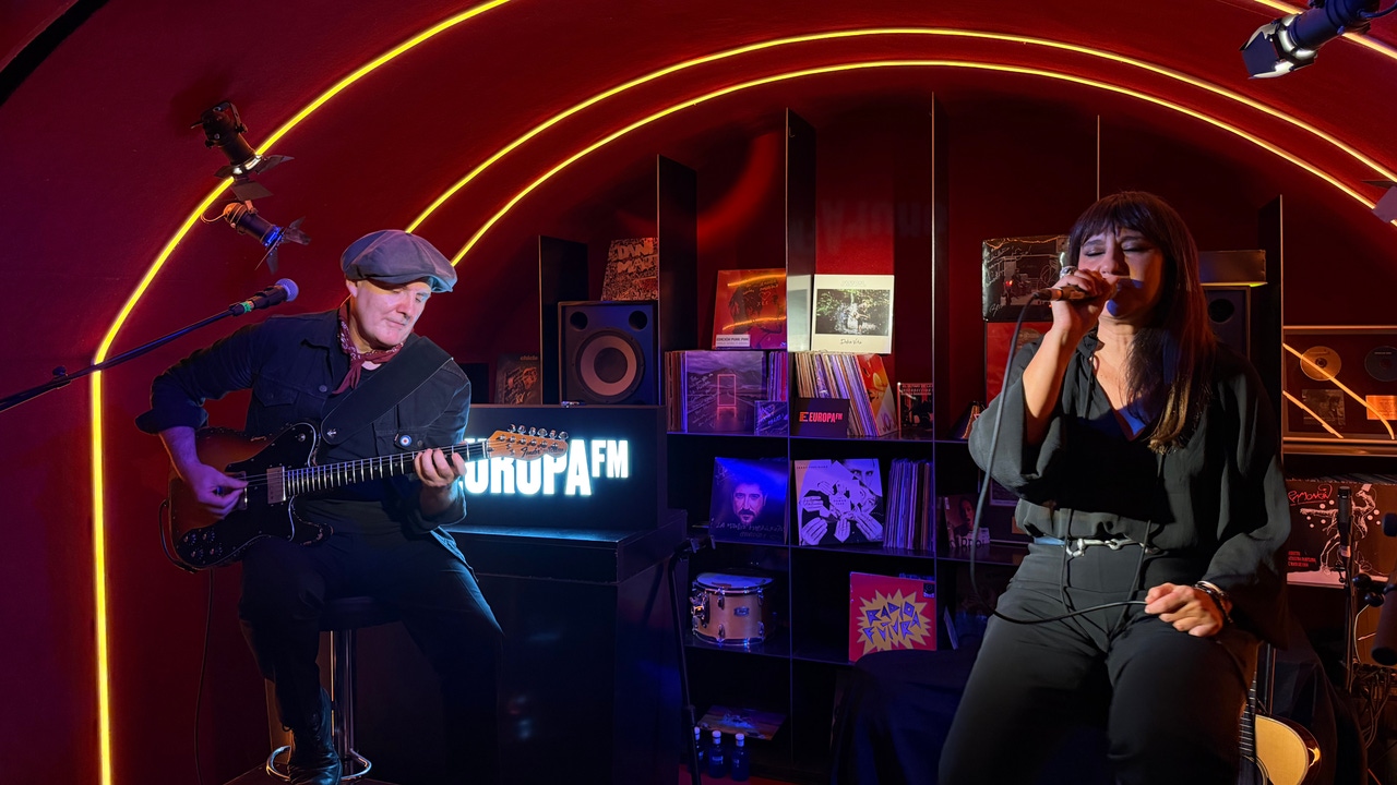 amaral-envuelve-de-nostalgia-y-agradecimiento-el-local-de-ensayo-europa-fm