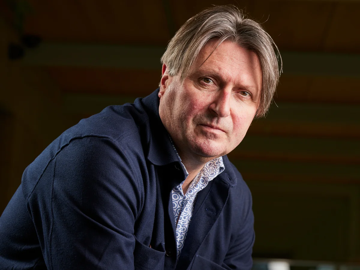 simon-armitage-rinde-homenaje-a-pink-floyd-con-un-poema-inspirado-en-«wish-you-were-here»