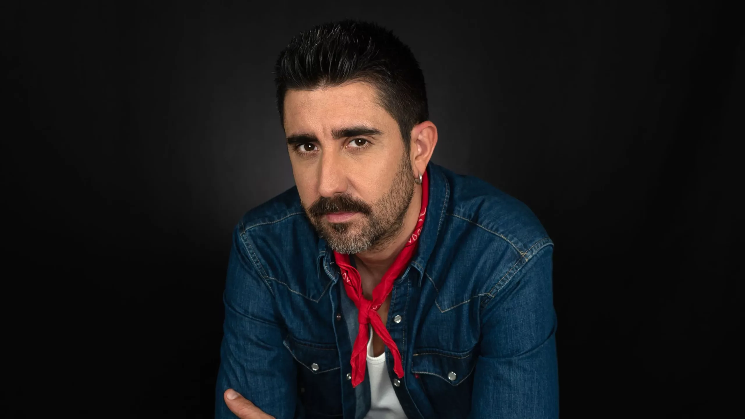 alex-ubago-esta-de-celebracion