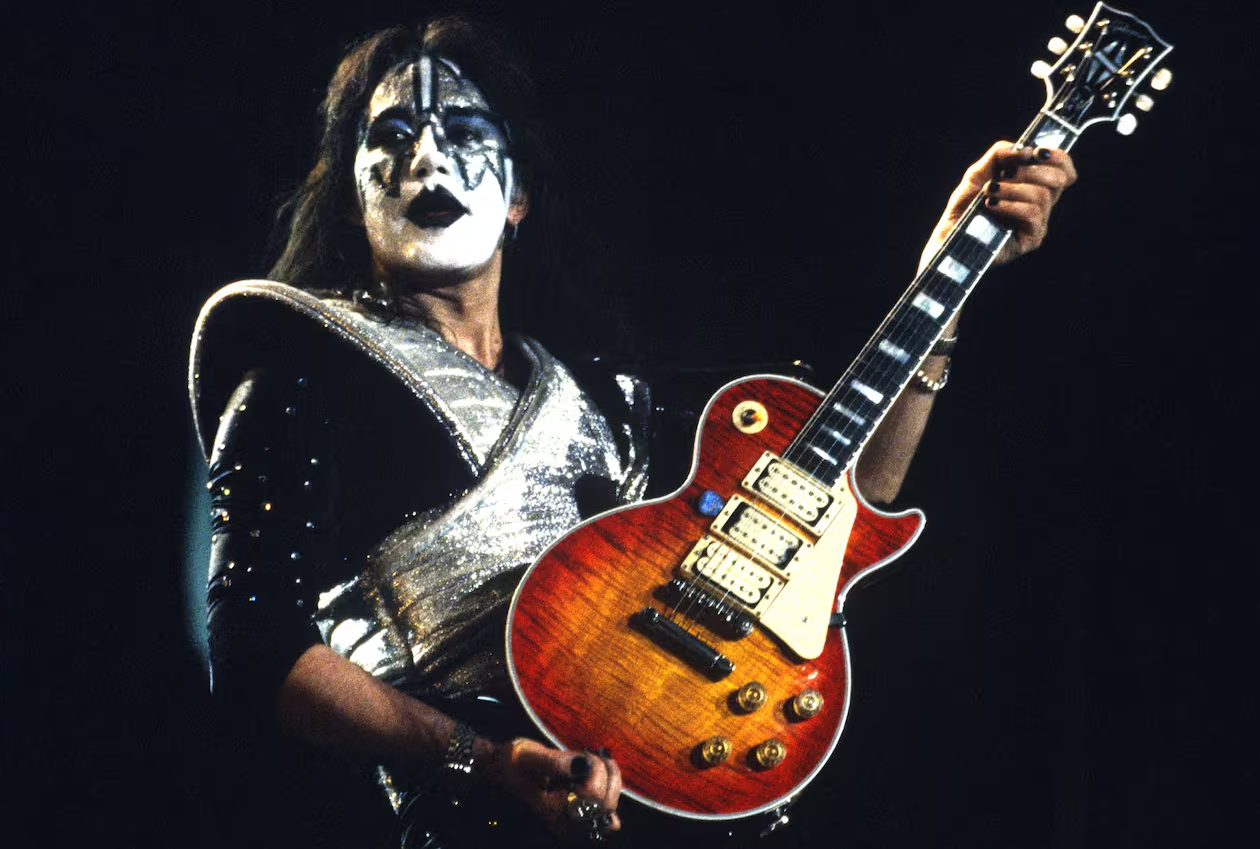 kiss-honrara-a-ace-frehley-con-una-silla-vacia-en-los-kennedy-center-honors