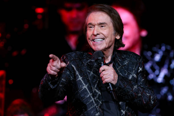 raphael-vive-“su-gran-noche”-al-recibir-el-homenaje-como-persona-del-ano-en-los-latin-grammy