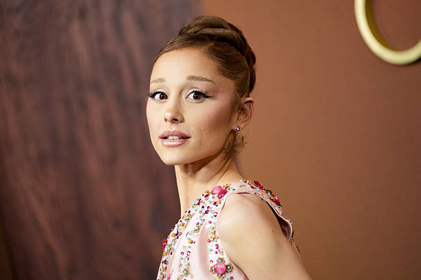 ariana-vuelve-al-ruedo-con-energias-renovadas