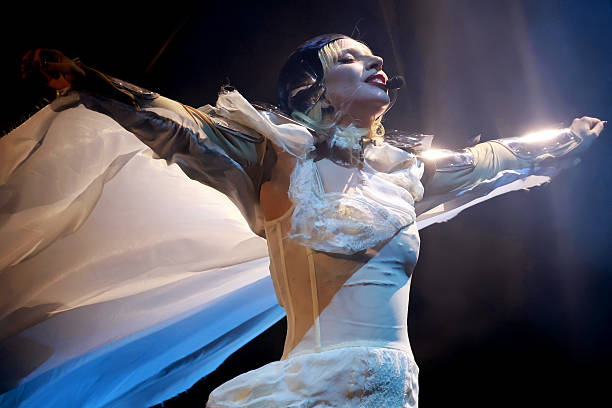 lady-gaga-mira-al-futuro:-nueva-musica,-gira-hasta-2026-y-guinos-a-the-weeknd