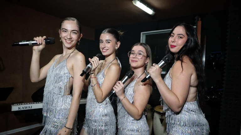 nueva-linea-consolida-su-exito-viral-con-‘un-beso’-en-spotify-espana